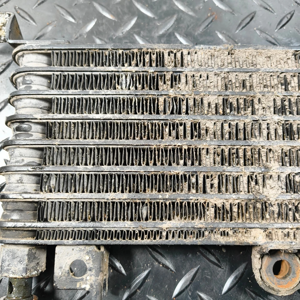 Radiador enfriador de aceite Triumph Sprint ST 955 1999-2004 Foto 3 de 4