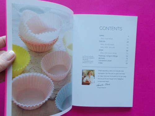 THE AUSTRALIAN WOMEN'S WEEKLY - EASY CAKES & BISCUITS - BAKIING **LIKE NEW - Picture 2 of 3