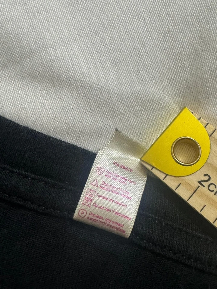 Camiseta Pulôver Manga Curta Anvil SAINTS Youth/Boy L Preta Pré-Encolhida Gola Redonda - Imagem 4 de 4