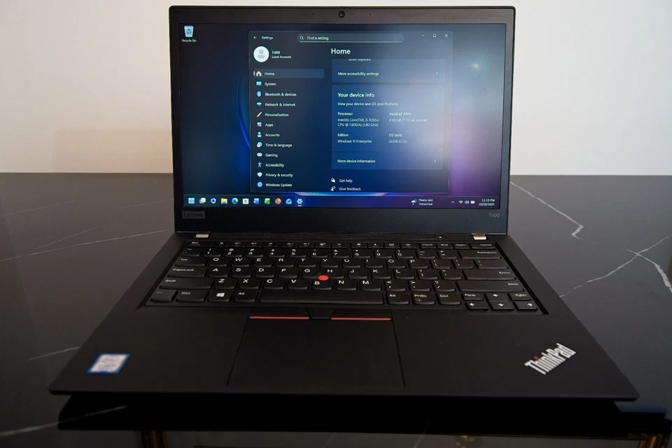 Lenovo ThinkPad T490 14" (256GB SSD, Intel Core i5-8265U, 1.60 GHz, 8GB RAM) - Image 2 of 4