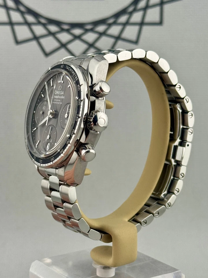 Omega Speedmaster 324.30.38.50.06.001, photo 4 of 5