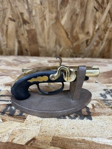 VINTAGE FLINTLOCK PISTOL CIGARETTE LIGHTER GUN WITH STAND
