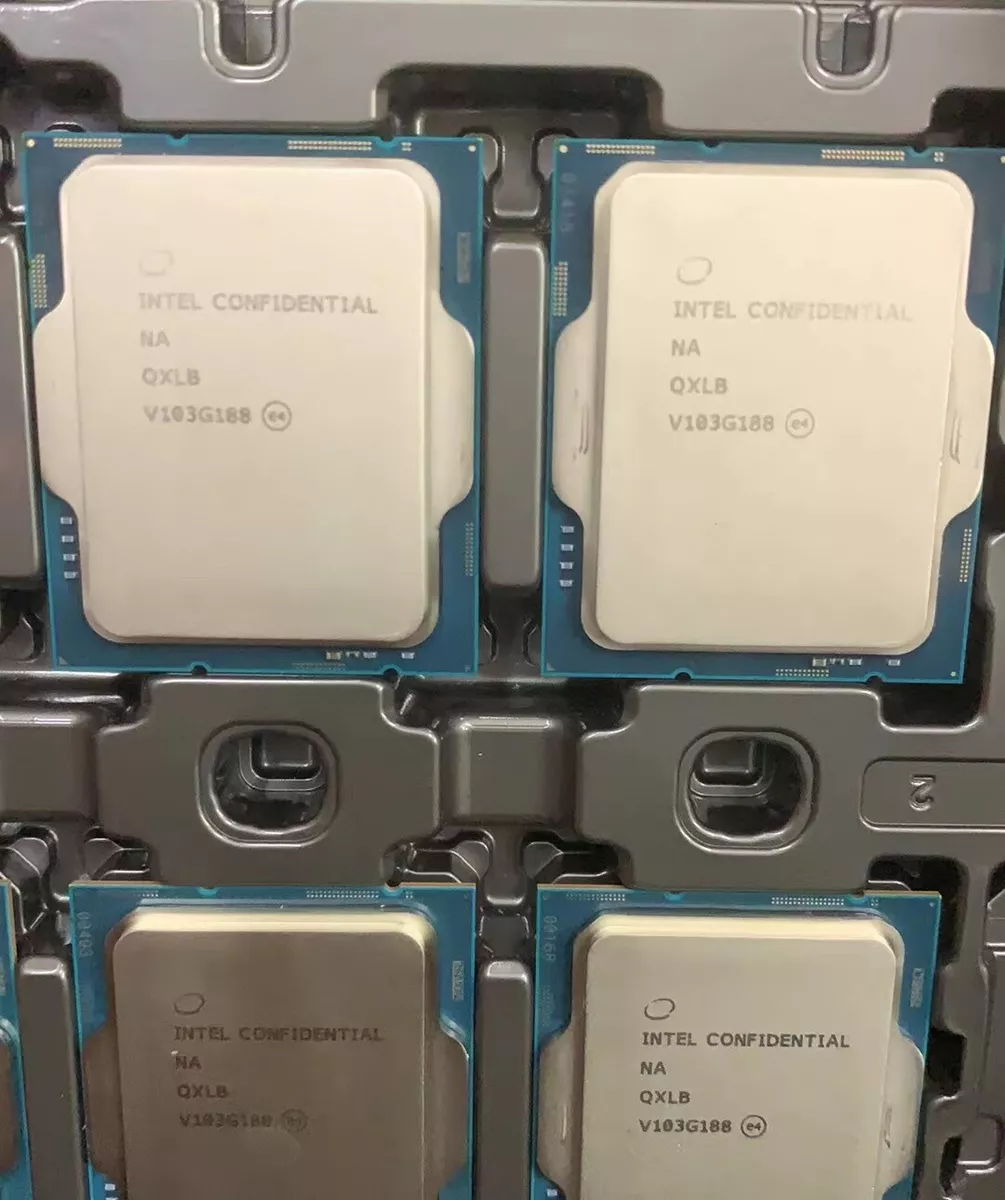 Intel Core i9-12900K ES2 engineering sample pictured up close, 16 cores up  to 4.5 GHz 