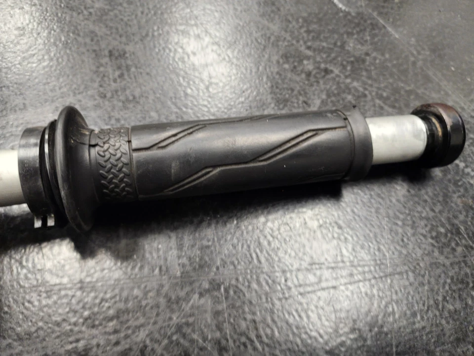 Manillar derecho Yamaha YZF-R1 2009-2014 con clip/con empuñadura OEM 14B-26122-00 Foto 3 de 4