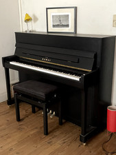 Piano Droit récent noir satiné Kaway E200 sous garantie / technologie Millénium 