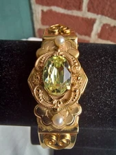 VINTAGE VICTORIAN REVIVAL FAUX PEARL RHINESTONE GOLD TN HINGED CLAMPER BRACELET