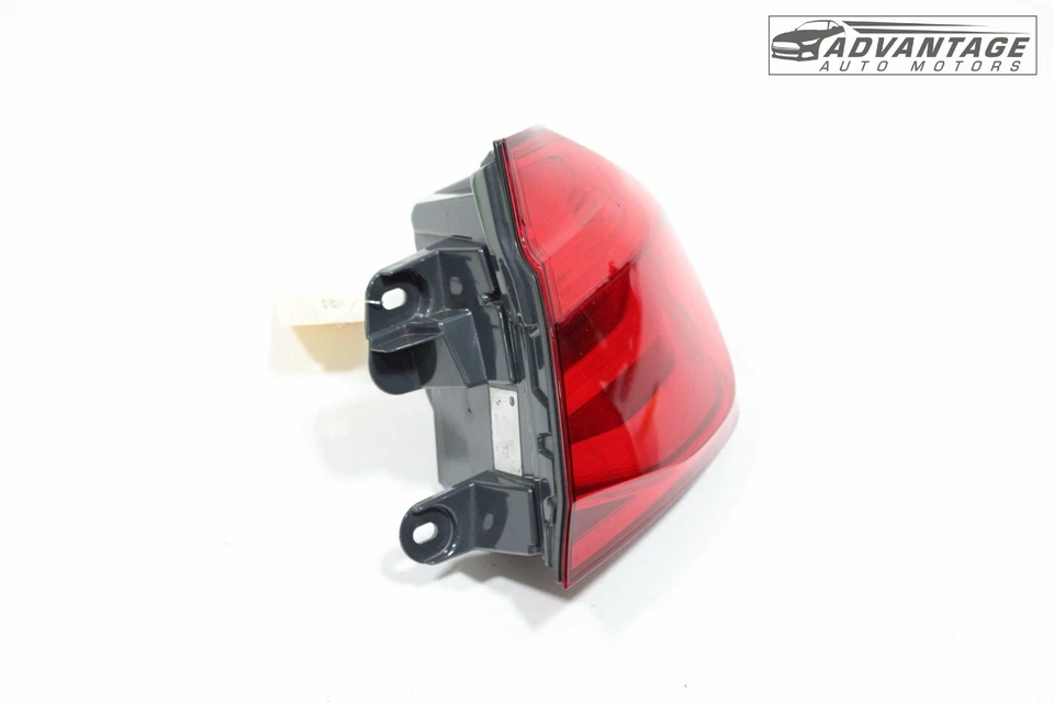 BMW 320I XDRIVE 2016-2018 LUZ TRASERA EXTERIOR LUZ TRASERA LED OEM Foto 2 de 4