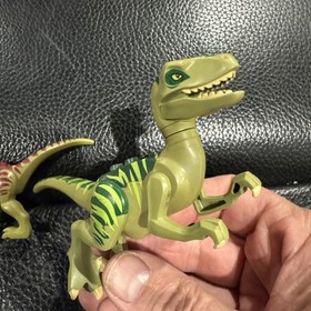 LEGO Dinosaur Raptors Jurassic World Minifigure 75920 2 Green & 1 Orange Head