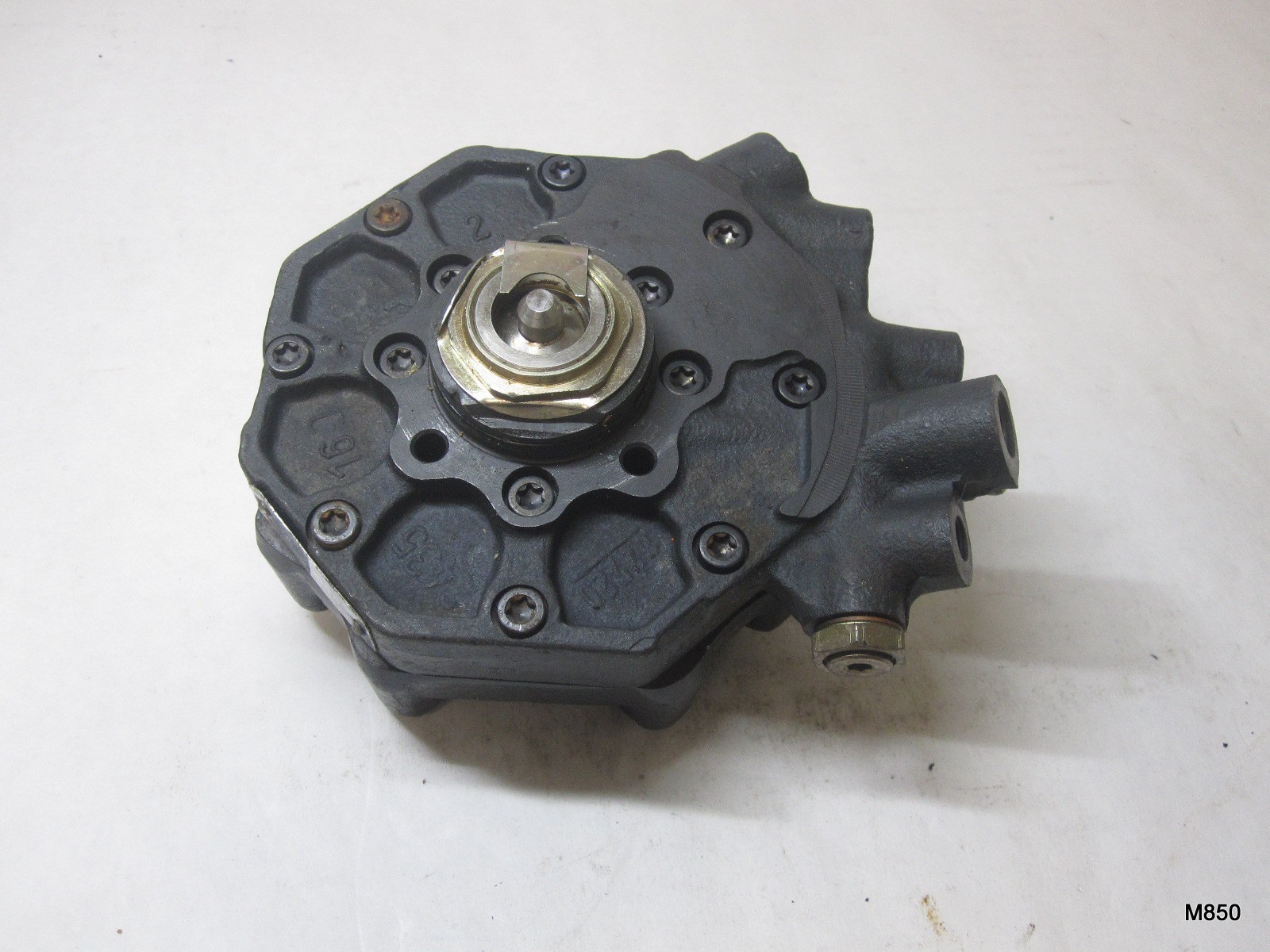 0438100139 Fuel Distributor for FD65X Ferrari 86-89 328 GTB 86-89 GTS 84-89 Mond