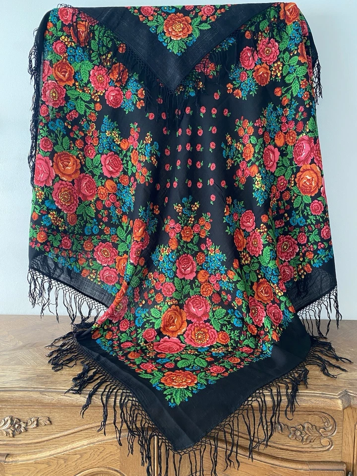 Vintage Russian wool shawl. Mid of 20th century. The multicolor print - Photo 3/3