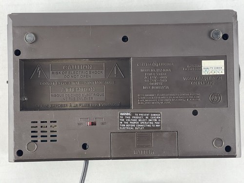 GE PB7-4646A Radio Sveglia-AM/FM-Vintage 1988-Cifre Blu-Testata VEDI VIDEO - Foto 9 di 10