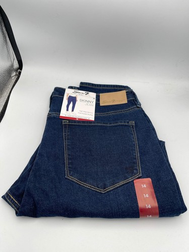 Seven 7 Jeans - Picture 2 of 23