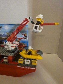 Lego 7207 City Fire Fire Boat Ship Retired 100% Complete Pre-owned No Box