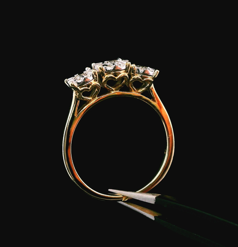 10KT Yellow Gold 0.30cttw Diamond Ring – Size 7 – 2.60g - Picture 6 of 11