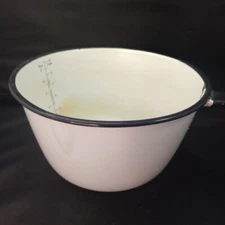 Vintage Vollrath Ware White Enamel Pan with Measuring Marks at Pints and 11 Cups