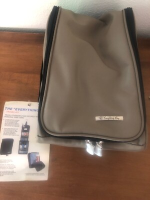 NWT The ''Everything Bag'' travel kit hangover hook multiple compartments green