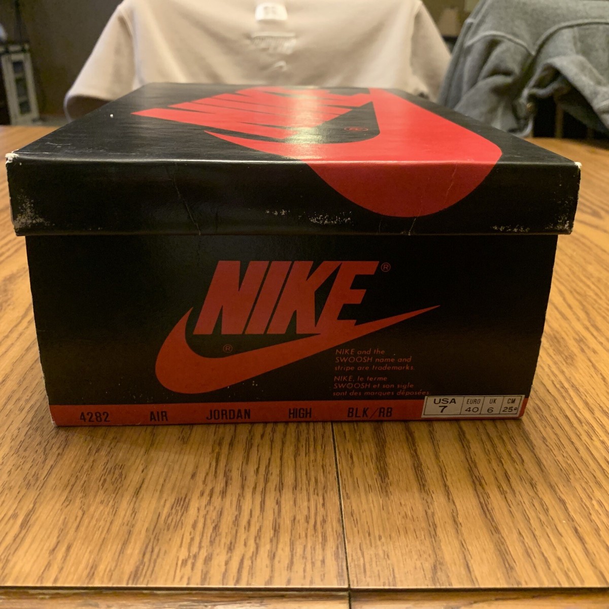 家具・インテリア NIKE JORDAN SHOES BOX Nike Air Jordan Shoe Box Nightstand - YouTube