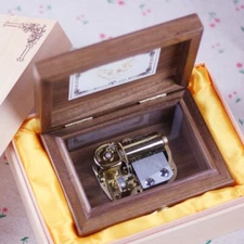 30 NOTE WALNUT WOODEN WIND UP MUSIC BOX :  AULD  LANG  SYNE