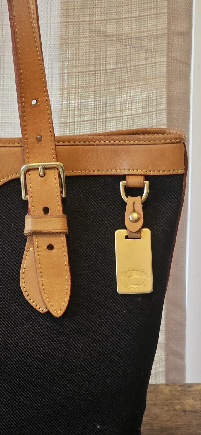 Borsa a tracolla vintage Dooney & Bourke nera tela bordo pelle secchiello USA