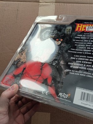 Hellboy Mezco Mignola Comic Figure - Kriegaffe Number 10 With Von