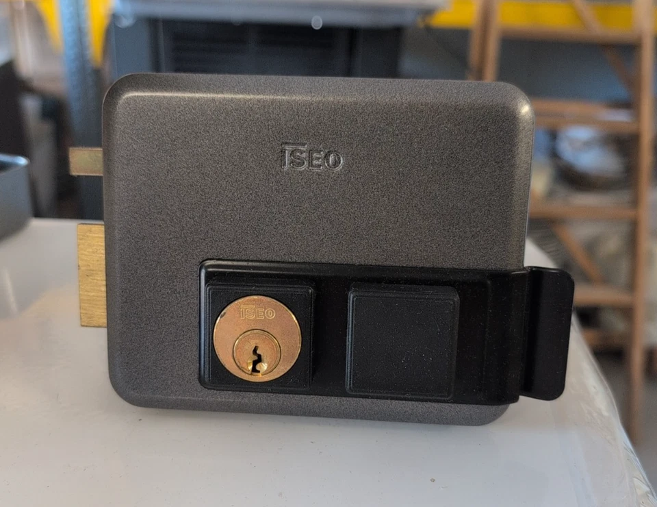 ElettroSerratura Iseo Con Tettuccio 5250 SX 20 Entrata 70 Vern 5 Seg. Luminoso - Immagine 2 di 4