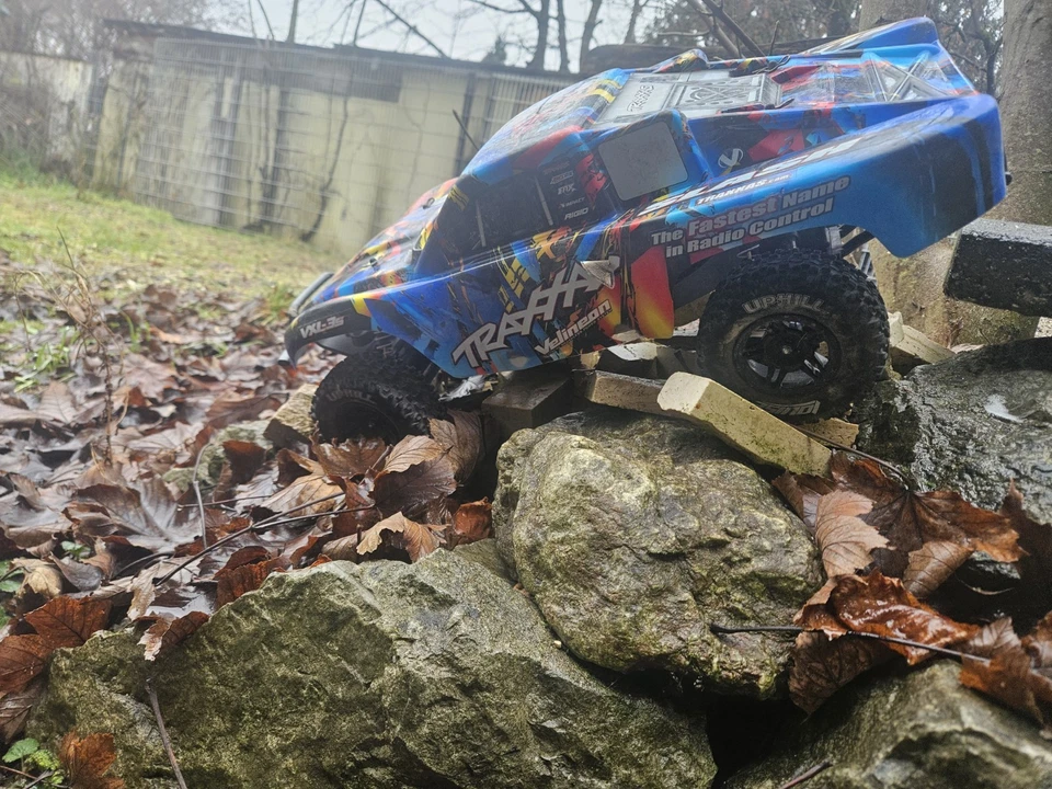 Traxxas  Slash 4X4 Brushless 1:10 Truck 4WD Mit vielen Ersatzteilen - Bild 3 von 4