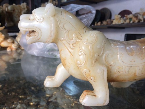 10" Old China 100% Natural White Jade Master Carved Jade Tiger Statue Sculpture - Picture 2 of 5