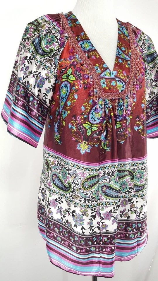 Túnica feminina coleção NY tamanho M paisley bordada com miçangas floral cetim sensação - Imagem 2 de 4