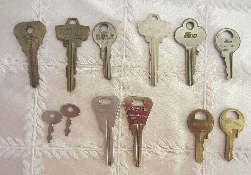 12 Assorted Keys - various ages-Cole, Weiser, Ildo, ServiStar, Unmarked small
