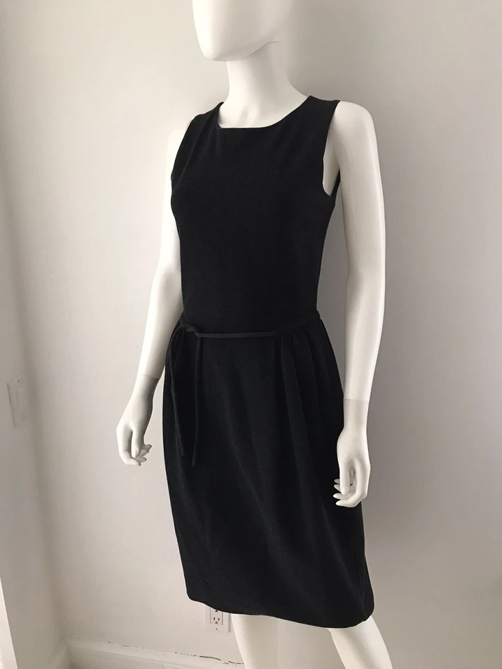 Vestido para mujer Yves Saint Laurent cuello redondo sin mangas hasta la rodilla gris 36 Foto 3 de 4