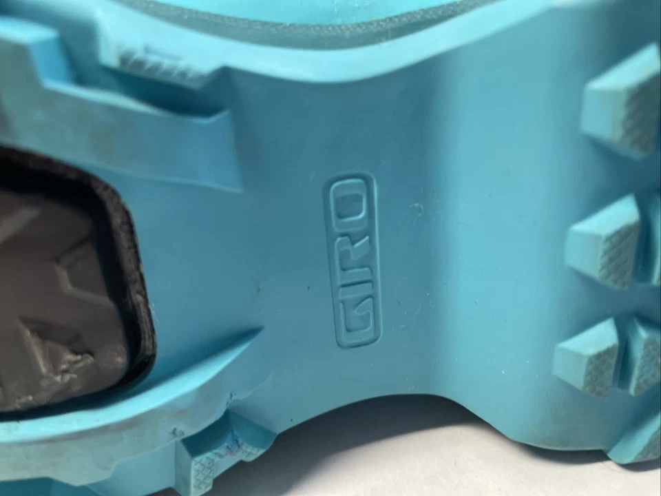 Zapatos de ciclismo Giro Latch MTB para mujer talla 6,5 negros/verde azulado con cordones parte superior baja punta roja Foto 4 de 4