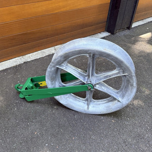 GREENLEE – 24″ TWIN YOKE HOOK TYPE SHEAVE – MODEL 639 W/BUSH (639)