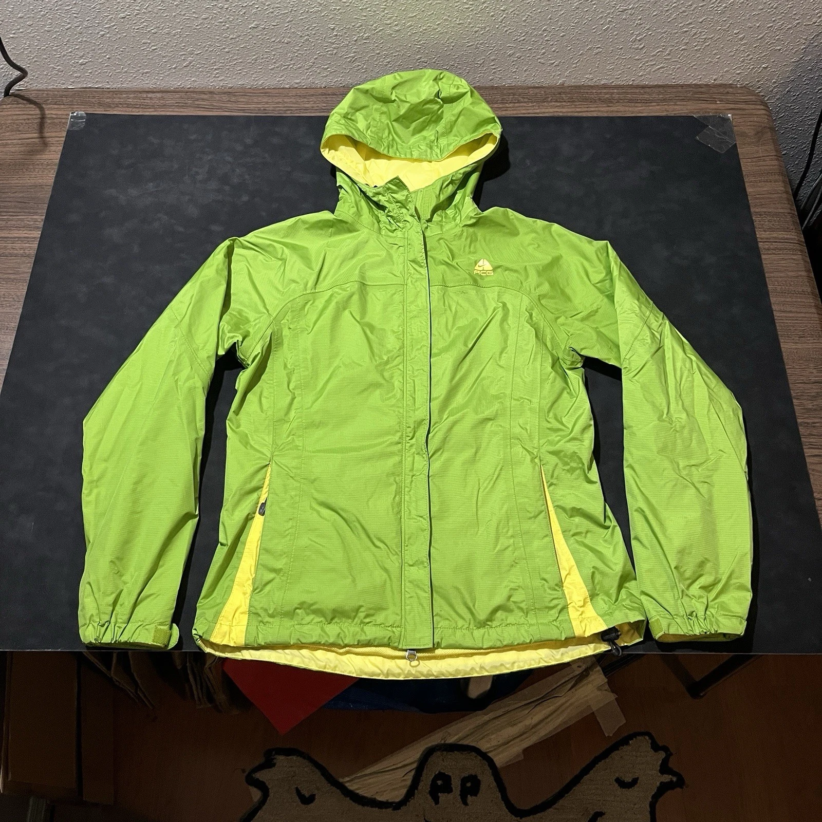 Nike ACG Fit Storm 3 Outer Layer Shell Jacket Full Zip Hooded Nylon Rain Lime