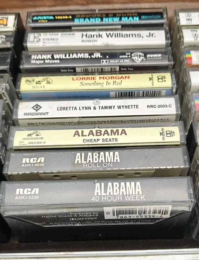 Lot of 21 Country Music Cassette Tapes + Case Really Good Titles Classic Vintage — 第 4/4 张图片