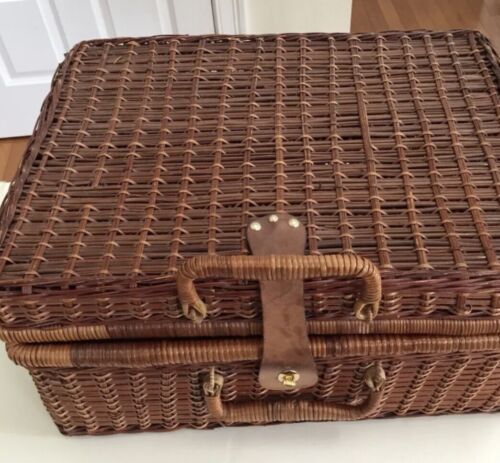 SPRING SPECIAL: Vintage-Large-Wicker Picnic Basket - Picture 2 of 11