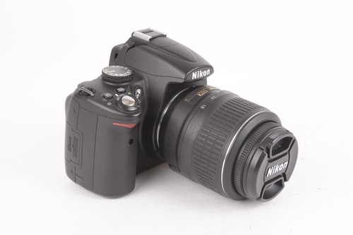 Nikon D5000 DX 12.3MP DSLR w/AF-S 18-55mm f/3.5-5.6G VR SC:5.6k READ! #Z-39631