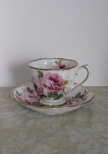Set Of 4 Tea Cups & Saucers Royal Albert, Bone China, American Beauty