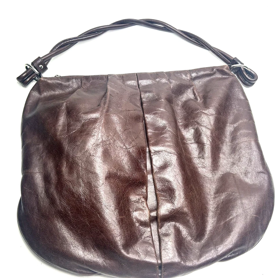 XLG Boho HOBO INTERNATIONAL Plisado Cuero Esmaltado Marrón con Correa Retorcida $288 Foto 2 de 4