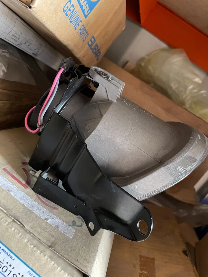 Luz antiniebla derecha Subaru Forester 2003 TA-SG5 84501SA100 Foto 4 de 4