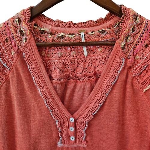 Top donna FREE PEOPLE taglia M Siesta Fiesta corallo arancione ricamato all'uncinetto - Foto 5 di 14