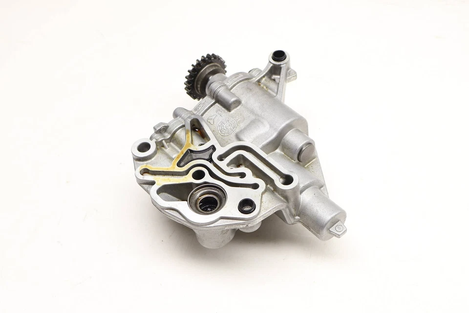 2023-2024 PORSCHE CAYENNE - Engine OIL PUMP 06H115105GE - Image 2 of 4