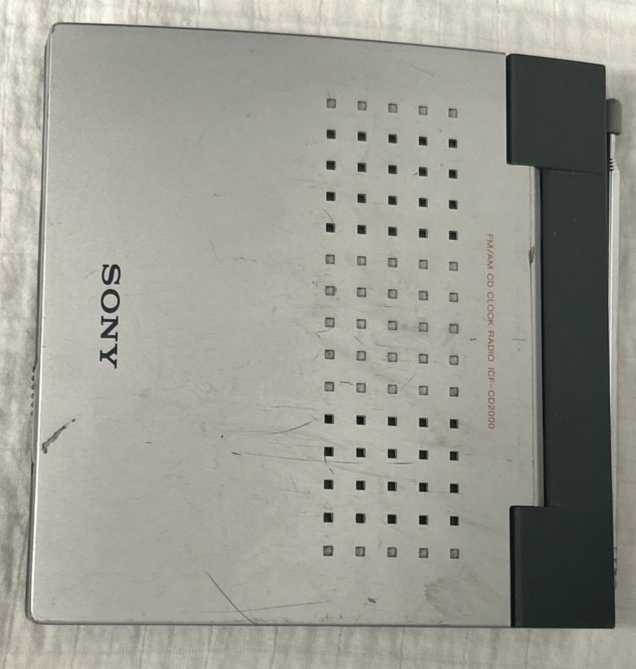 Vintage Sony ICF-CD2000 FM/AM Radio CD Clock WORKS! *NO Power Cord - Image 2 of 4