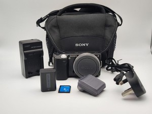 Ask £32 Cashback - Sony NEX-5 Camera Body, Shutter: 3443, 98% new, 8GB + Bag