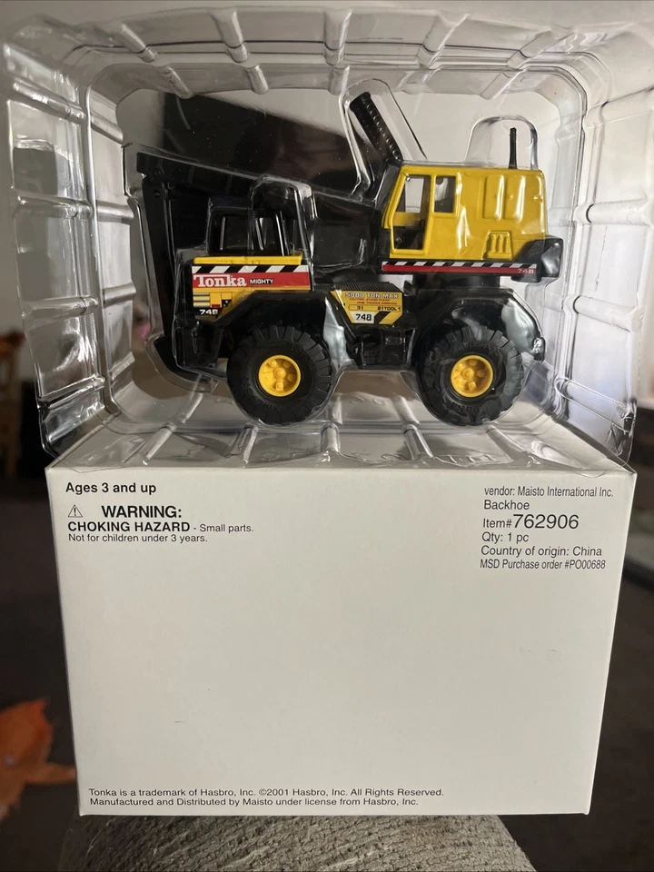 Vehículo de construcción retroexcavadora Tonka Maisto Hasbro Mighty 748 2001 # 762906 Foto 3 de 4