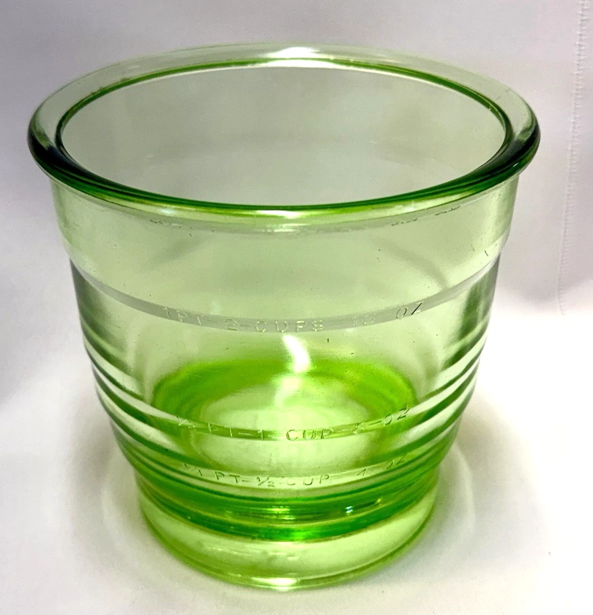 NAXON Uranium Measuring Cup Bowl 3 Cup Glass Green Glows Vintage USA