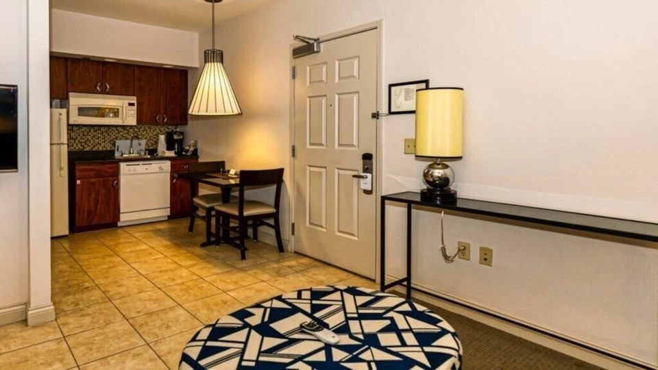 Fórmula 1 Las Vegas condominio de 2 dormitorios, capacidad para 6, incluye cocina completa, piscina Foto 3 de 4