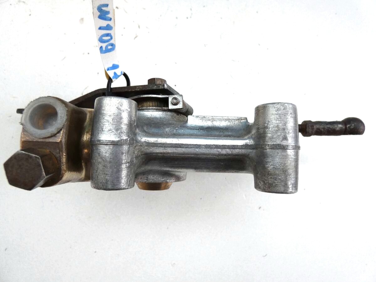 Mercedes W109 300 SEL A0003272025 control valve air suspension 