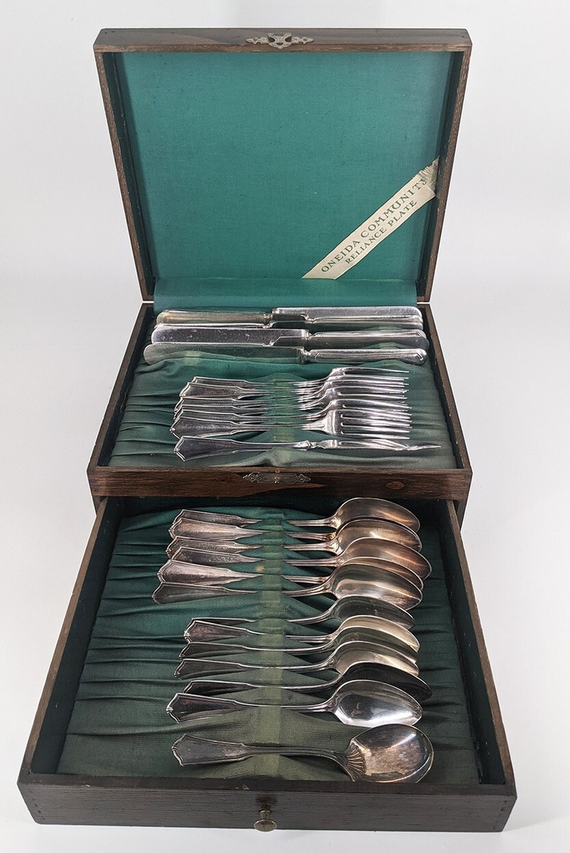 1920 Oneida Community Reliance Plate Exeter Pattern Set in