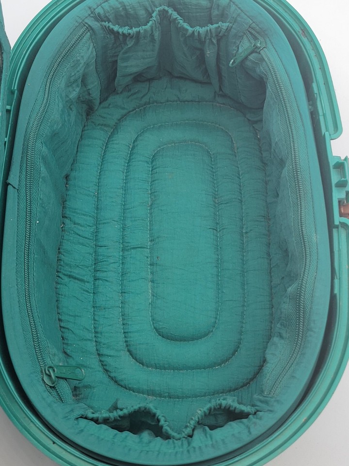 Vintage Sassaby Plastic Make Up Case Emerald Green Oval Soft Fabric