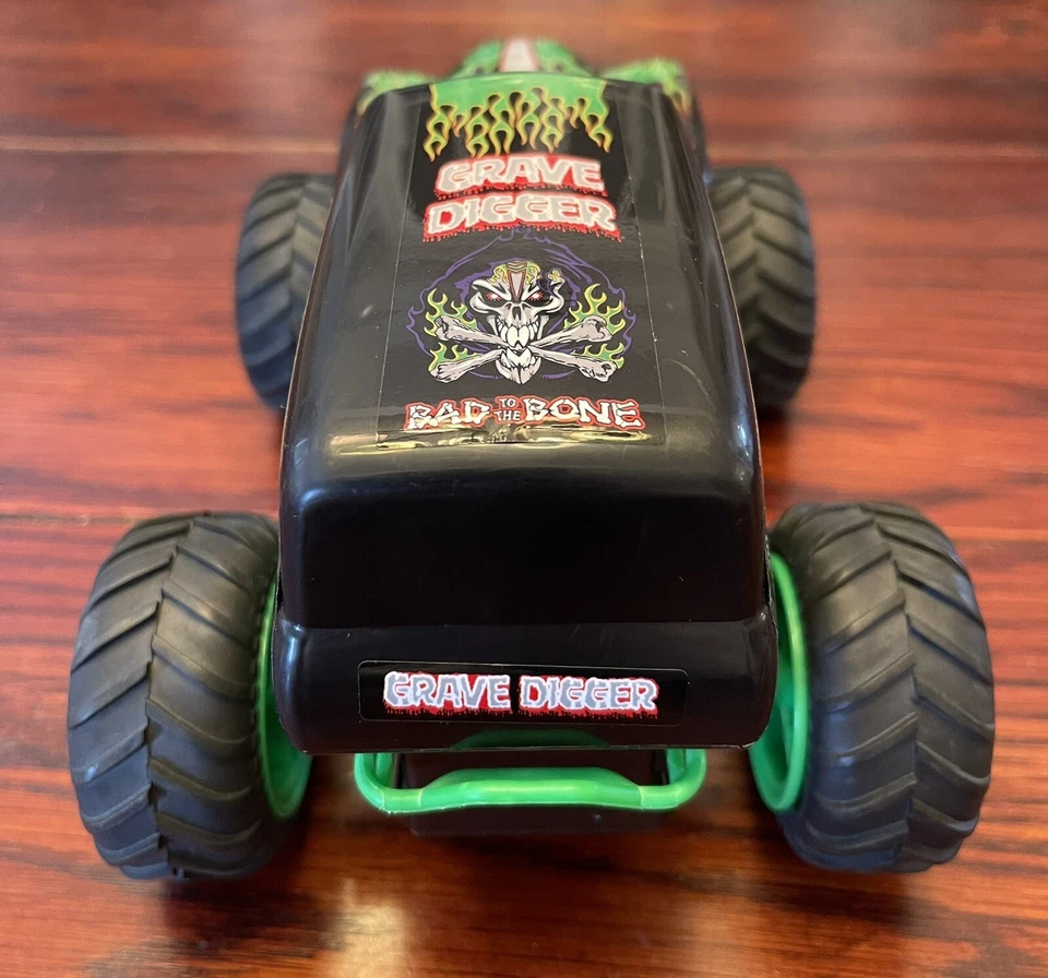 GraveDigger MonsterTruck 66803RX SpinMaster BKT Tires NO REMOTE/NO BATTERY COVER - Image 4 of 4